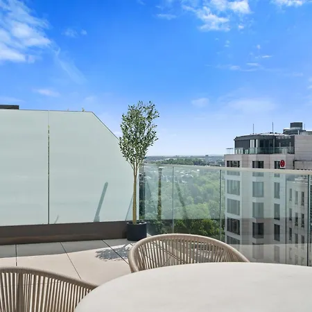 Voya Zenit Royal - Luxury Rooftop Views & Concierge アパート *
