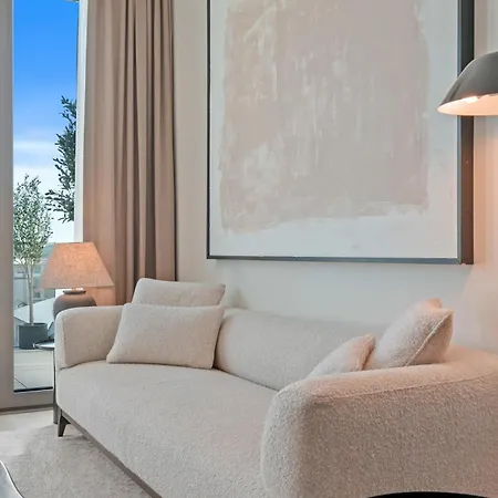 Voya Zenit Royal - Luxury Rooftop Views & Concierge شقة