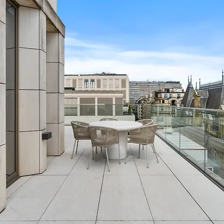 Voya Zenit Royal - Luxury Rooftop Views & Concierge アパート