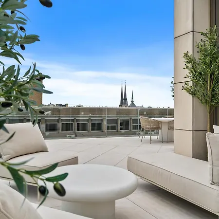 Voya Zenit Royal - Luxury Rooftop Views & Concierge アパート *